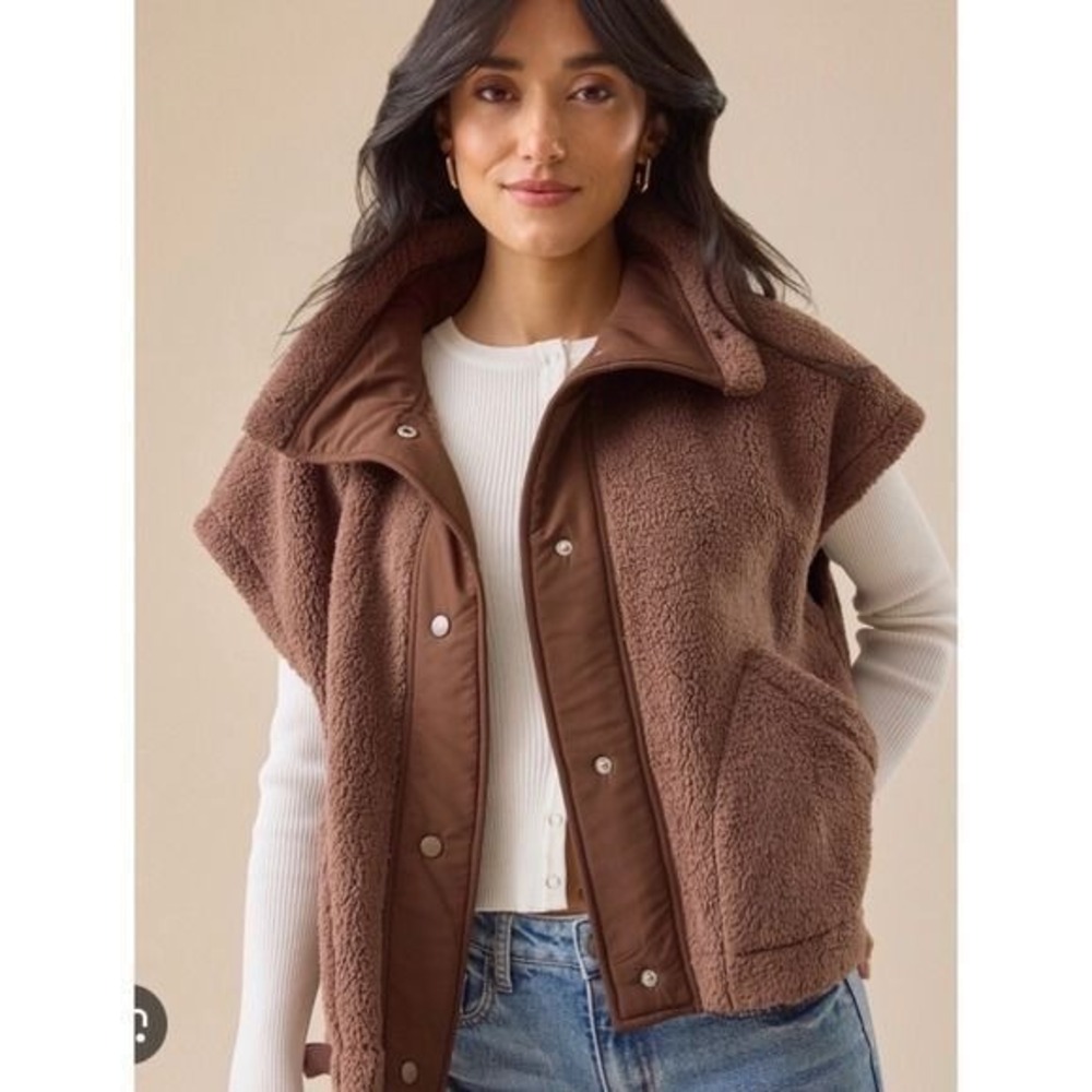 Altar'd State Brown Sherpa Fleece Vest High Neck Snap Front‎ Size XXS